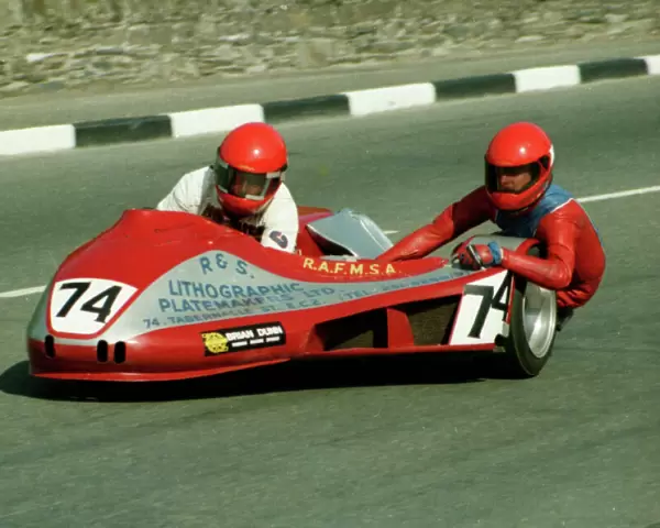Harry Keetley & Martin Harris (Yamaha) 1984 Sidecar TT