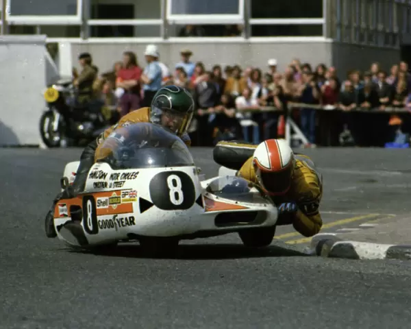 Mac Hobson & Mick Burns (Ham-Yam) 1976 500 Sidecar TT