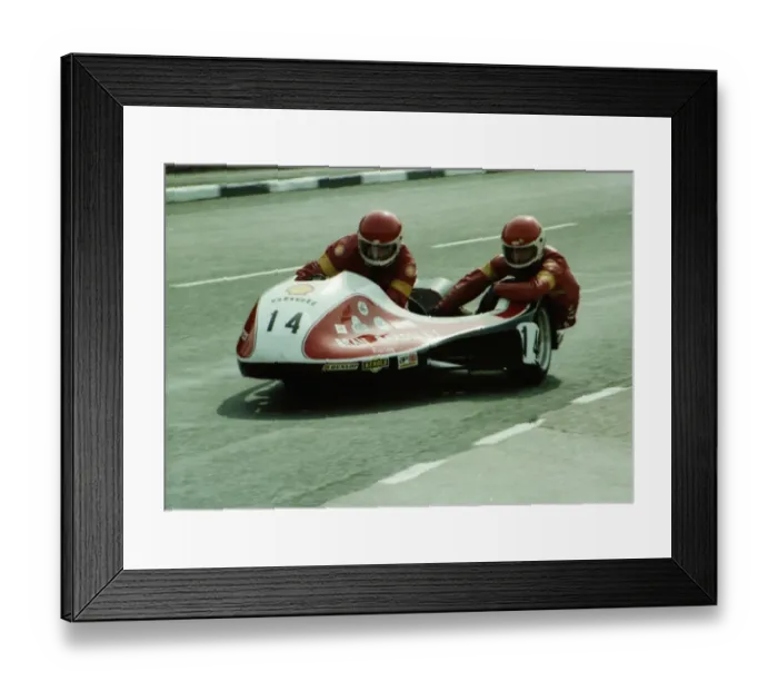 Framed Print : Allan Steele & Colin Bairnson (Bardsley Yamaha) 1980 Sidecar TT Framed Print : Allan Steele & Colin Bairnson (Bardsley Yamaha) 1980 Sidecar TT