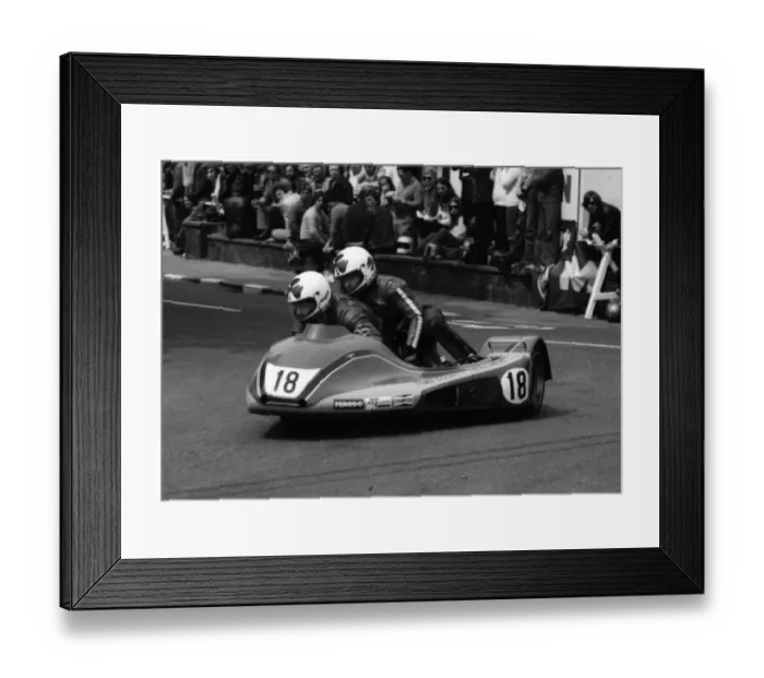 Framed Print : Steve Sinnott & Nick Walker (SWS Yamaha) 1980 Sidecar TT Framed Print : Steve Sinnott & Nick Walker (SWS Yamaha) 1980 Sidecar TT