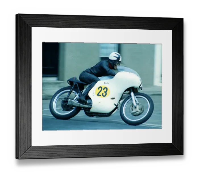 Framed Print : Tommy Robb (Ryan Norton) 1969 Senior TT Framed Print : Tommy Robb (Ryan Norton) 1969 Senior TT