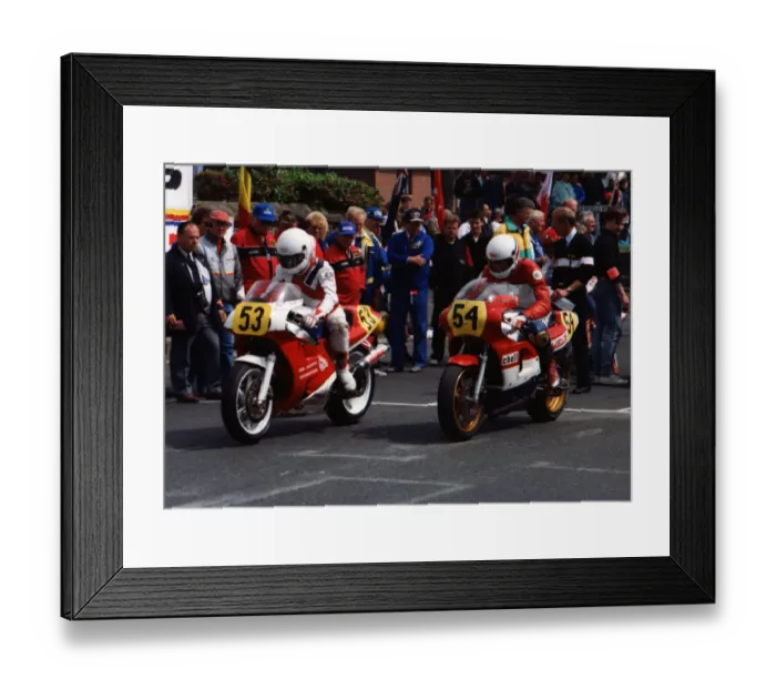 Framed Print : Bob Jackson (Honda) & Richard Rose (Kawasaki) 1989 Senior TT Framed Print : Bob Jackson (Honda) & Richard Rose (Kawasaki) 1989 Senior TT