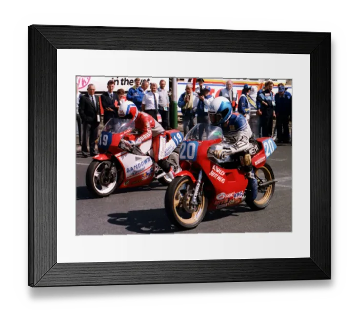 Framed Print : Steve Hazlett (EMC) & Ian Young (Yamaha) 1989 Junior TT Framed Print : Steve Hazlett (EMC) & Ian Young (Yamaha) 1989 Junior TT