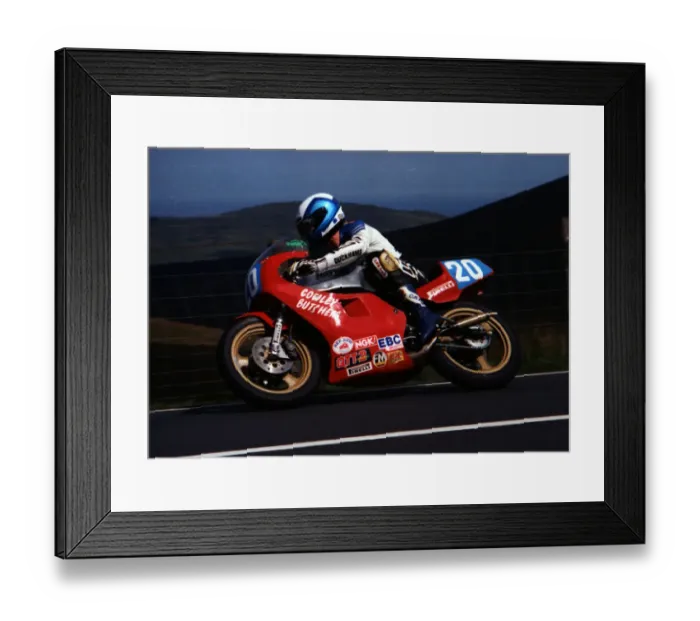 Framed Print : Ian Young (Yamaha) 1989 Junior TT Framed Print : Ian Young (Yamaha) 1989 Junior TT