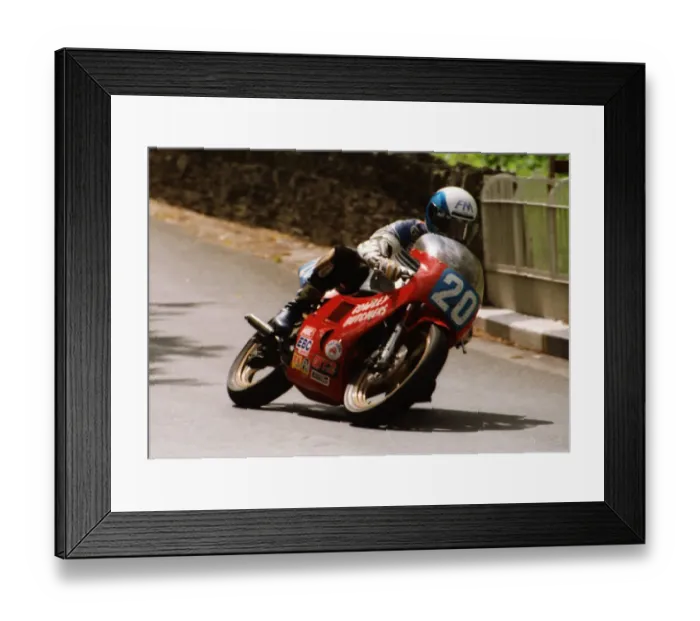 Framed Print : Ian Young (Yamaha) 1989 Junior TT Framed Print : Ian Young (Yamaha) 1989 Junior TT