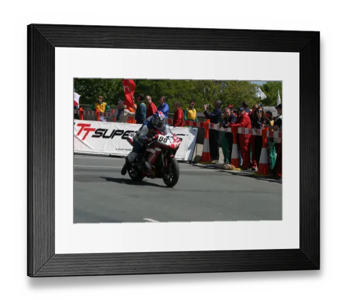 Framed Print : Walter Cordoba (Yamaha) 2006 Superbike TT Framed Print : Walter Cordoba (Yamaha) 2006 Superbike TT