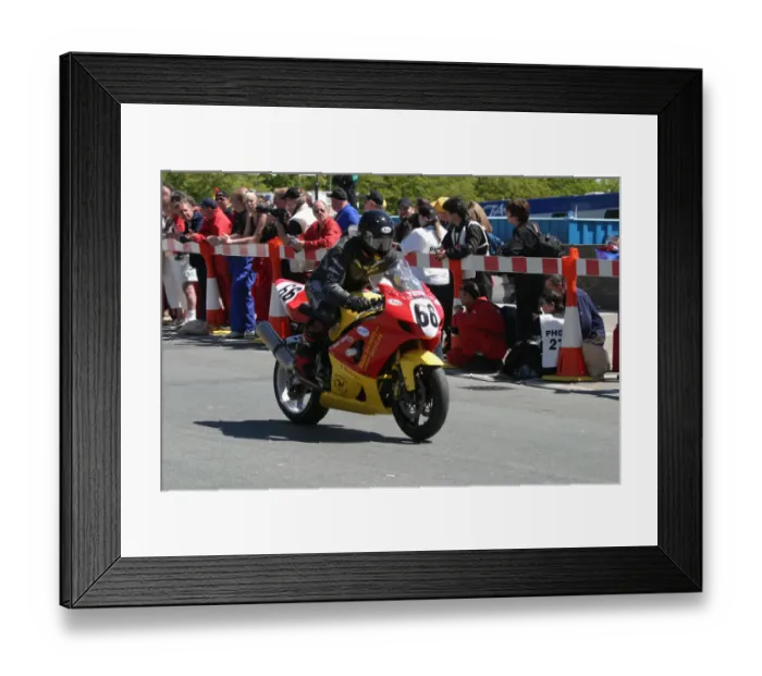 Framed Print : Peter Hounsell (Suzuki) 2006 Superbike TT Framed Print : Peter Hounsell (Suzuki) 2006 Superbike TT