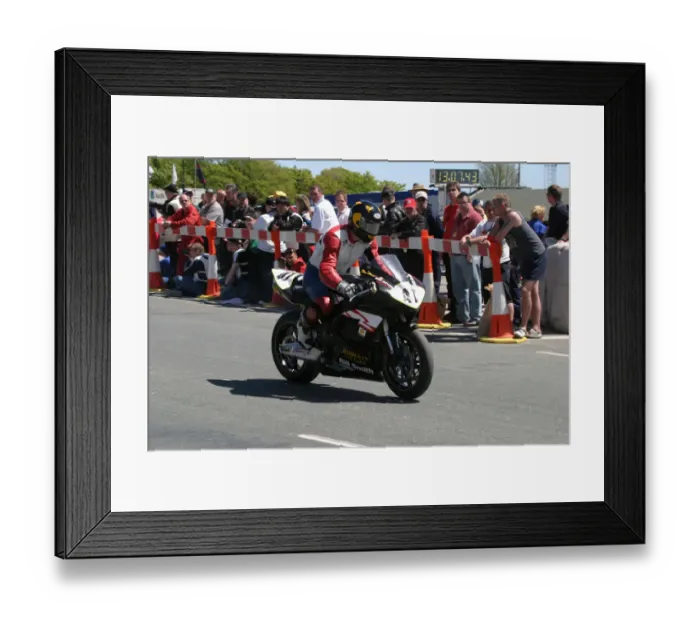 Framed Print : Tim Poole (Yamaha) 2006 Superbike TT Framed Print : Tim Poole (Yamaha) 2006 Superbike TT