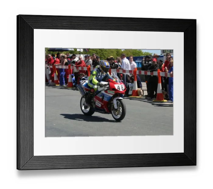 Framed Print : John Crellin (Suzuki) 2006 Superbike TT Framed Print : John Crellin (Suzuki) 2006 Superbike TT
