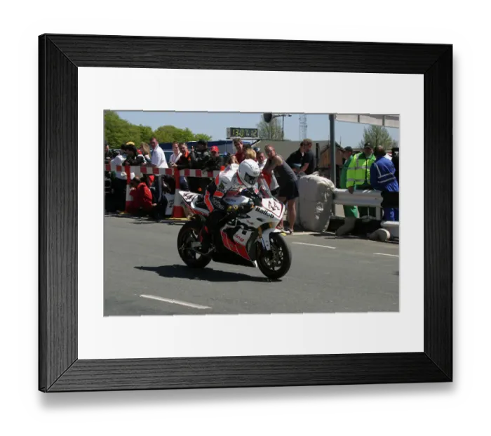 Framed Print : Liam Quinn (Yamaha) 2006 Superbike TT Framed Print : Liam Quinn (Yamaha) 2006 Superbike TT
