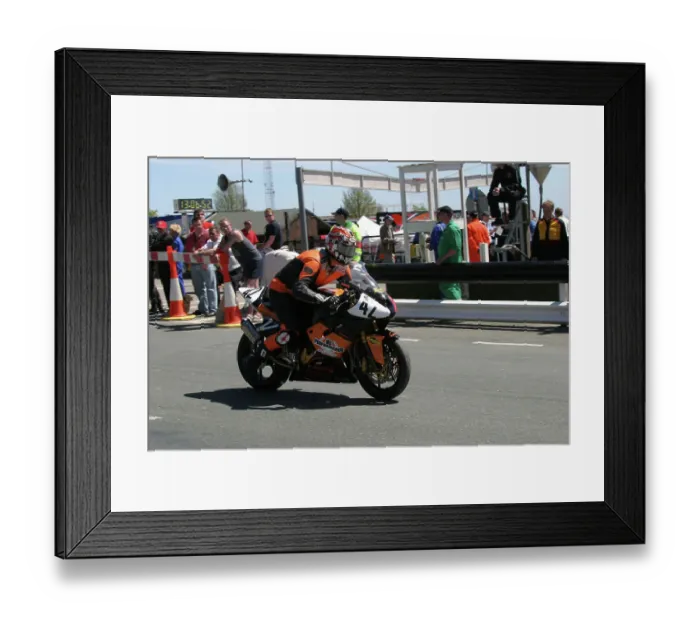 Framed Print : Gavin Bell (Kawasaki) 2006 Superbike TT