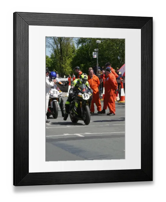 Framed Print : John Donnan (Yamaha) 2006 Superbike TT Framed Print : John Donnan (Yamaha) 2006 Superbike TT