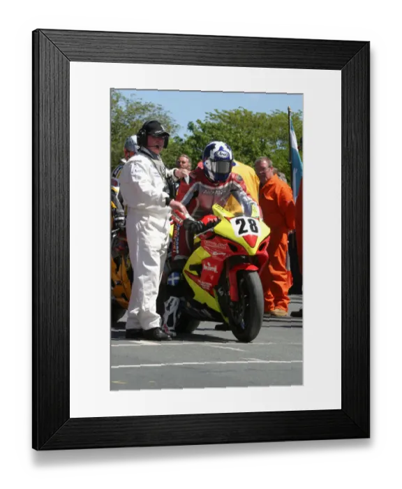 Framed Print : Philip Stewart (Suzuki) 2006 Superbike TT