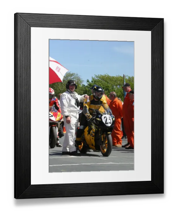 Framed Print : Ian Pattinson (Suzuki) 2006 Superbike TT Framed Print : Ian Pattinson (Suzuki) 2006 Superbike TT
