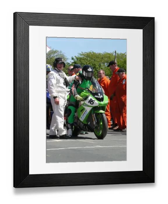 Framed Print : Carl Rennie (Kawasaki) 2006 Superbike TT