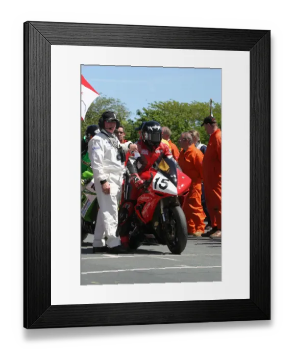 Framed Print : Mark Parrett (Yamaha) 2006 Superbike TT Framed Print : Mark Parrett (Yamaha) 2006 Superbike TT