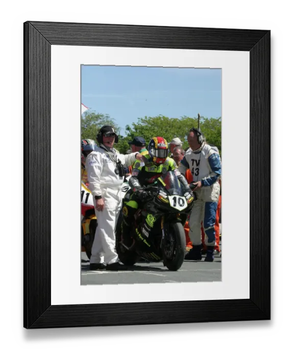 Framed Print : Raymond Porter (Yamaha) 2006 Superbike TT Framed Print : Raymond Porter (Yamaha) 2006 Superbike TT