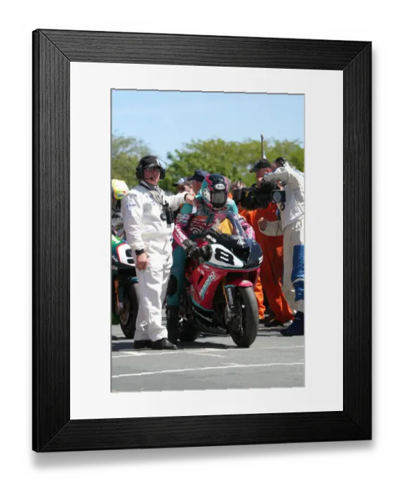 Framed Print : Ian Hutchinson (Kawasaki) 2006 Superbike TT Framed Print : Ian Hutchinson (Kawasaki) 2006 Superbike TT