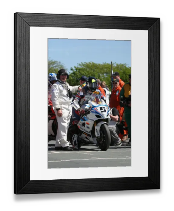 Framed Print : Bruce Anstey (Suzuki) 2006 Superbike TT