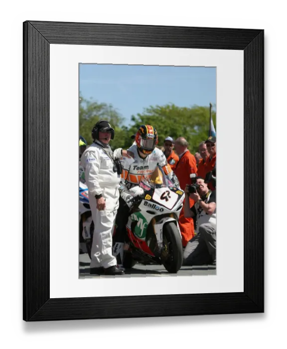 Framed Print : Paul Hunt (Yamaha) 2006 Superbike TT Framed Print : Paul Hunt (Yamaha) 2006 Superbike TT