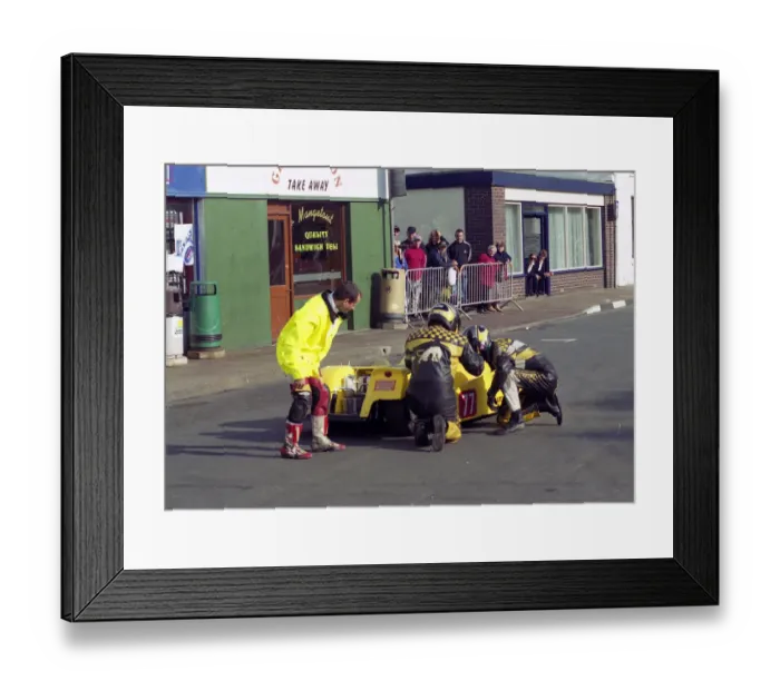Framed Print : Dave Alcock & Dave Gledill (Shelbourne) 2000 Sidecar TT Framed Print : Dave Alcock & Dave Gledill (Shelbourne) 2000 Sidecar TT