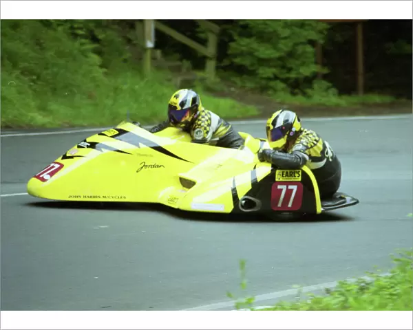 Dave Alcock & Dave Gledill (She1bourne) 2000 Sidecar TT