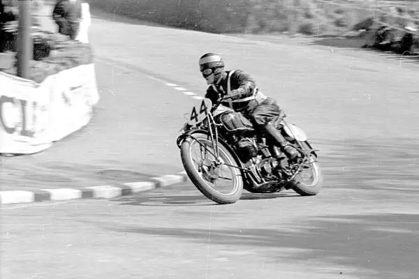 Ronnie Hazlehurst (Velocette) 1948 Junior Clubman TT