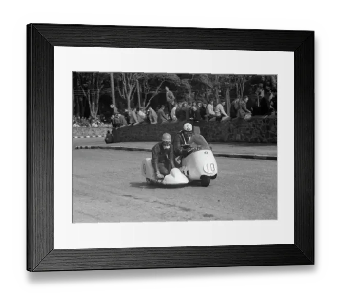 Framed Print : Loni Neussner & Toni Partridge (BMW) 1959 Sidecar TT Framed Print : Loni Neussner & Toni Partridge (BMW) 1959 Sidecar TT