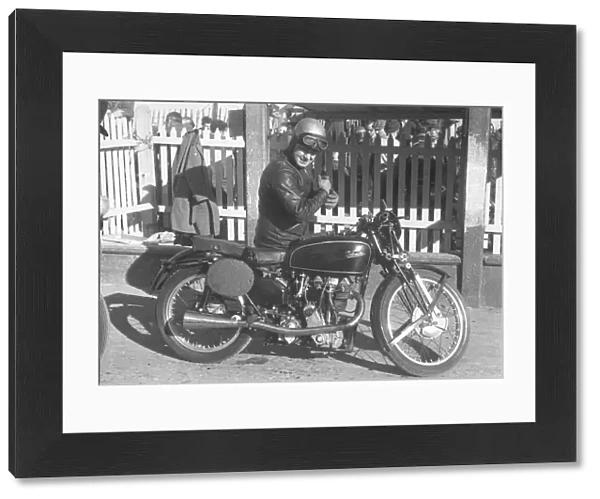 Ernie Thomas (Velocette) 1949 Junior TT