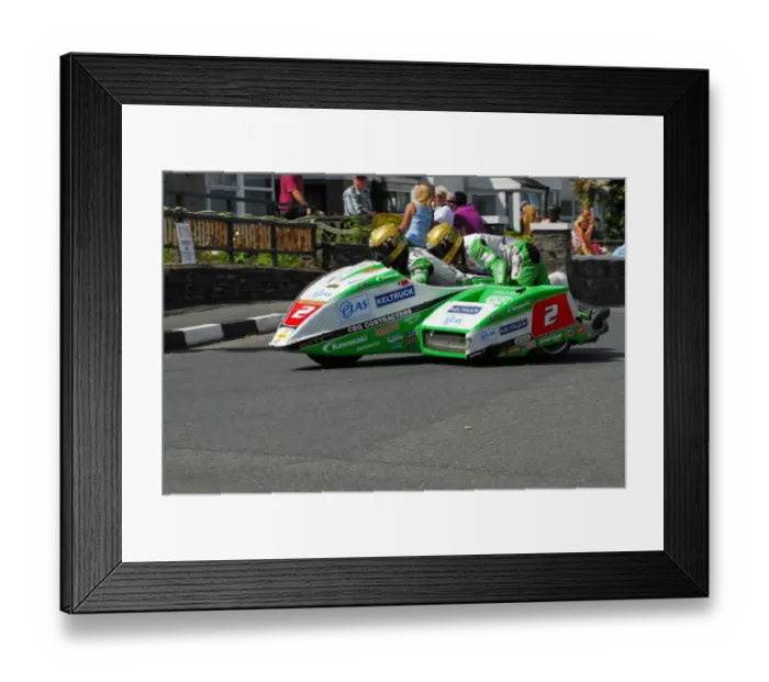 Framed Print : Dave Molyneux & Benjamin Binns (DMR Kawasaki) 2014 Southern 100 Framed Print : Dave Molyneux & Benjamin Binns (DMR Kawasaki) 2014 Southern 100