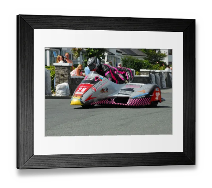 Framed Print : Pete Alton & Keith Brotherton (Yamaha Baker) 2014 Southern 100 Framed Print : Pete Alton & Keith Brotherton (Yamaha Baker) 2014 Southern 100