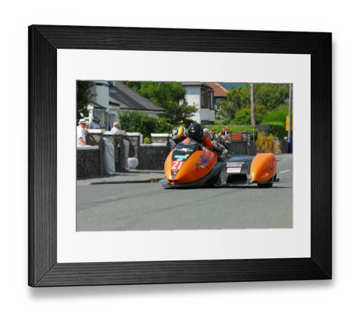 Framed Print : Dean Lindley & Dean Kilkenny (LCR Suzuki) 2014 Southern 100 Framed Print : Dean Lindley & Dean Kilkenny (LCR Suzuki) 2014 Southern 100