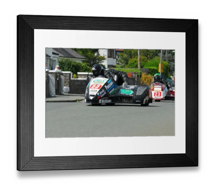 Framed Print : Jim Noble & Shaun Chandler (MR Equipe Suzuki) 2014 Southern 100 Framed Print : Jim Noble & Shaun Chandler (MR Equipe Suzuki) 2014 Southern 100
