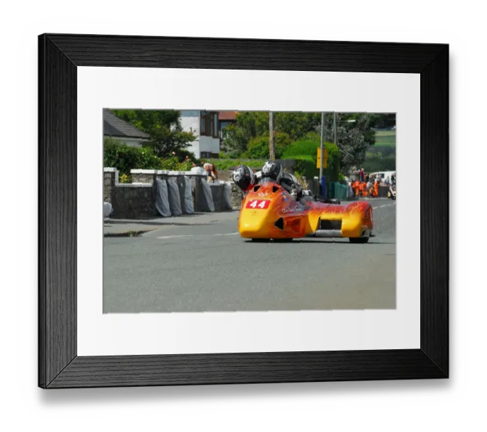 Framed Print : Dwight Beare & Noel Beare (LCR Suzuki) 2014 Southern 100 Framed Print : Dwight Beare & Noel Beare (LCR Suzuki) 2014 Southern 100