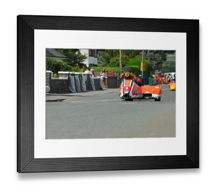 Framed Print : Roy Hanks & Kevin Perry (Molyneux Rose Suzuki) 2014 Southern 100 Framed Print : Roy Hanks & Kevin Perry (Molyneux Rose Suzuki) 2014 Southern 100