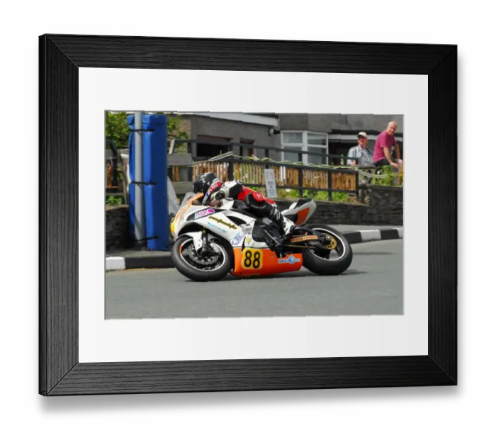 Framed Print : Kevin Van der Gulik (Suzuki) 2014 Southern 100 Framed Print : Kevin Van der Gulik (Suzuki) 2014 Southern 100