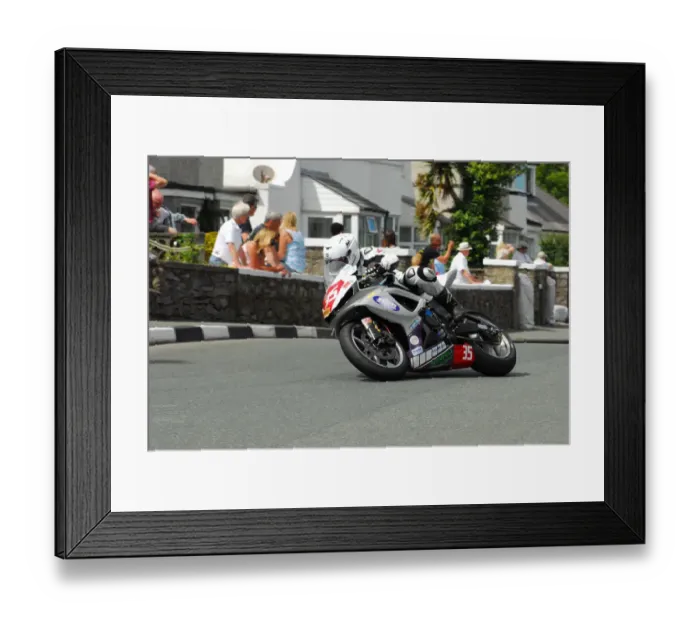 Framed Print : Andy Fenton (Suzuki) 2014 Southern 100 Framed Print : Andy Fenton (Suzuki) 2014 Southern 100