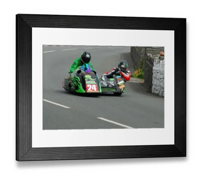 Framed Print : Debbie Barron & Karl Schofield (Ireson Kawasaki) 2014 Southern 100 Framed Print : Debbie Barron & Karl Schofield (Ireson Kawasaki) 2014 Southern 100