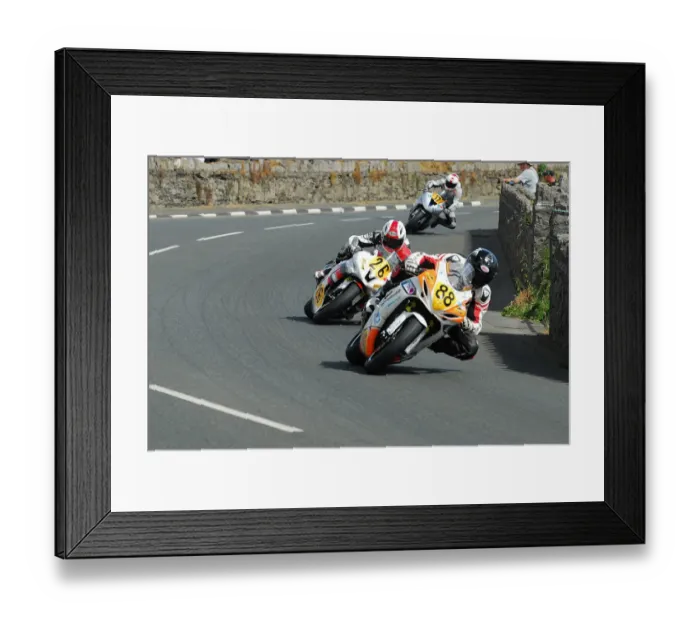Framed Print : Kevin Van der Gulik (Suzuki) leads Dennis Booth (Suzuki) 2014 Southern 100 Framed Print : Kevin Van der Gulik (Suzuki) leads Dennis Booth (Suzuki) 2014 Southern 100