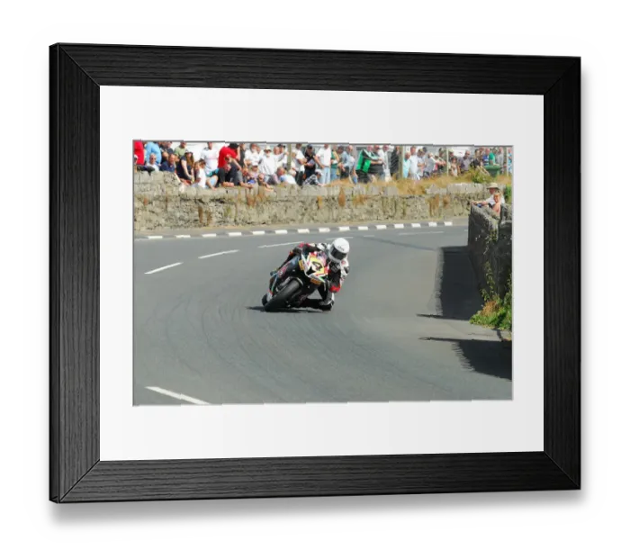 Framed Print : Dan Kneen (Suzuki) 2014 Southern 100 Framed Print : Dan Kneen (Suzuki) 2014 Southern 100