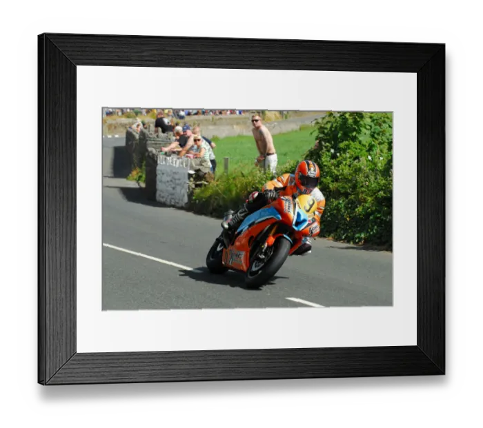 Framed Print : Roy Richardson (Yamaha) 2014 Southern 100 Framed Print : Roy Richardson (Yamaha) 2014 Southern 100