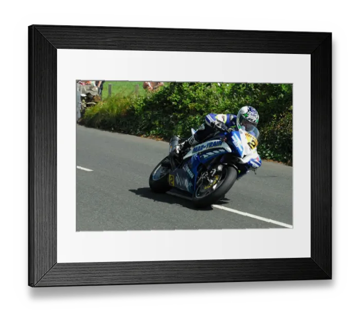 Framed Print : Dean Harrison (Yamaha) 2014 Southern 100 Framed Print : Dean Harrison (Yamaha) 2014 Southern 100