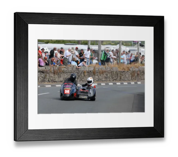 Framed Print : John Chandler & Dicky Gale (Windle Honda) 2014 Southern 100 Framed Print : John Chandler & Dicky Gale (Windle Honda) 2014 Southern 100