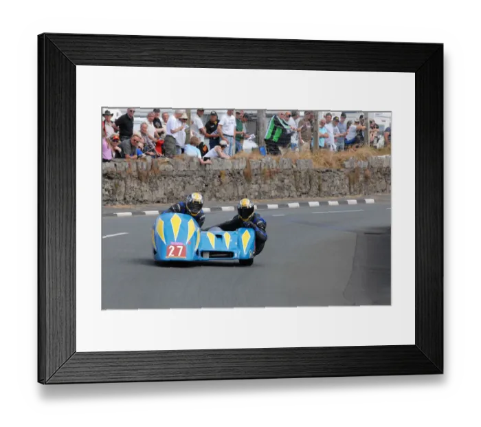 Framed Print : Horst Walczak & Andrew Miller (Ireson Honda) 2014 Southern 100 Framed Print : Horst Walczak & Andrew Miller (Ireson Honda) 2014 Southern 100