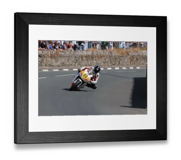 Framed Print : Kevin Van der Gulik (Suzuki) 2014 Southern 100