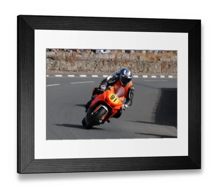 Framed Print : Robert Mitchell-Hill (Suzuki) 2014 Southern 100 Framed Print : Robert Mitchell-Hill (Suzuki) 2014 Southern 100