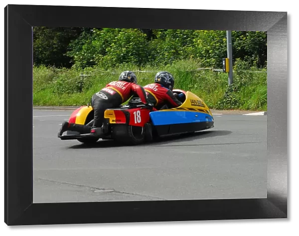 David Lillie & Ben Chandler (DMR Yamaha) spinning at Castletown Bridge: 2012 Southern 100
