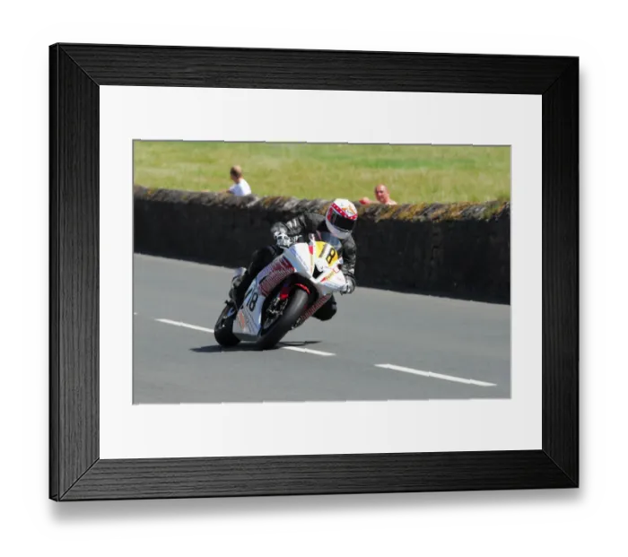 Framed Print : Lee Vernon (Yamaha) 2012 Southern 100 Framed Print : Lee Vernon (Yamaha) 2012 Southern 100