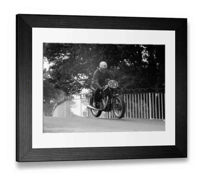 Framed Print : John Wheeler (Velocette) 1960 Senior Manx Grand Prix Framed Print : John Wheeler (Velocette) 1960 Senior Manx Grand Prix