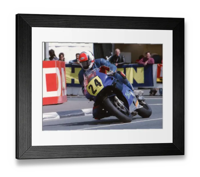 Framed Print : Chris Day (Honda) 1994 Supersport 600 TT Framed Print : Chris Day (Honda) 1994 Supersport 600 TT